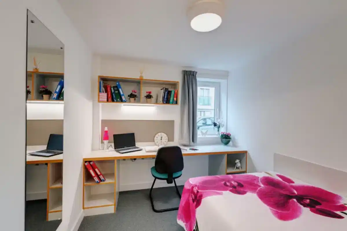 Premium Studio - Bedroom