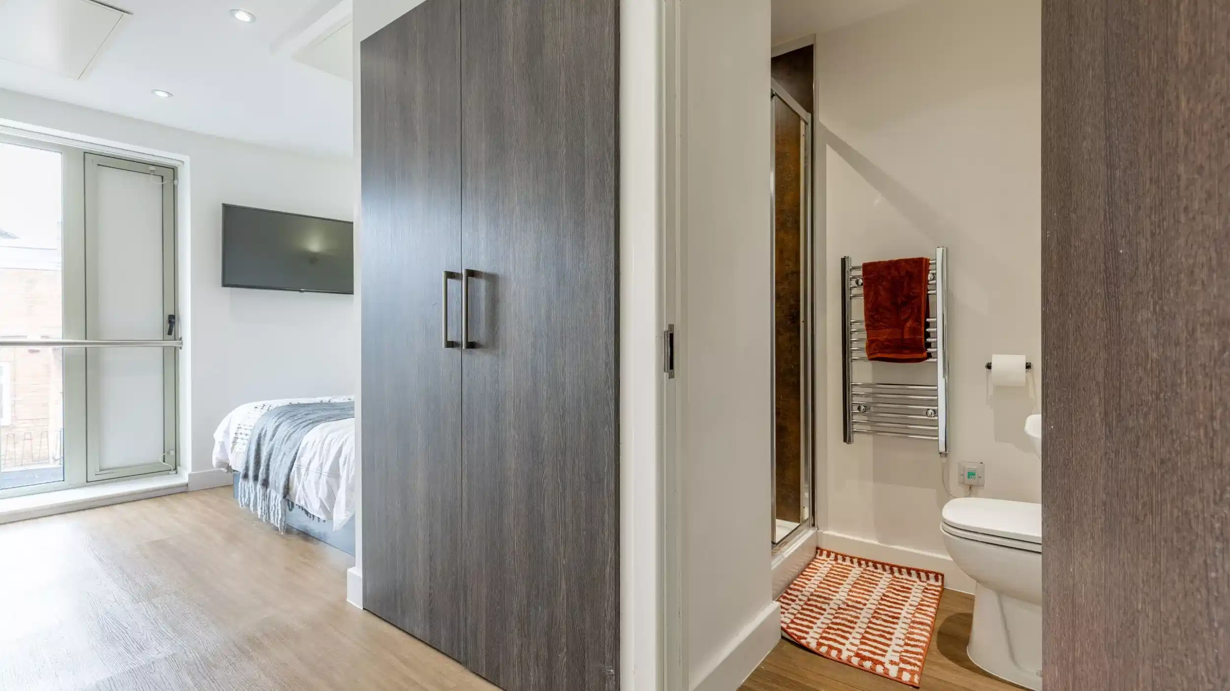 Deluxe Ensuite - Bedroom