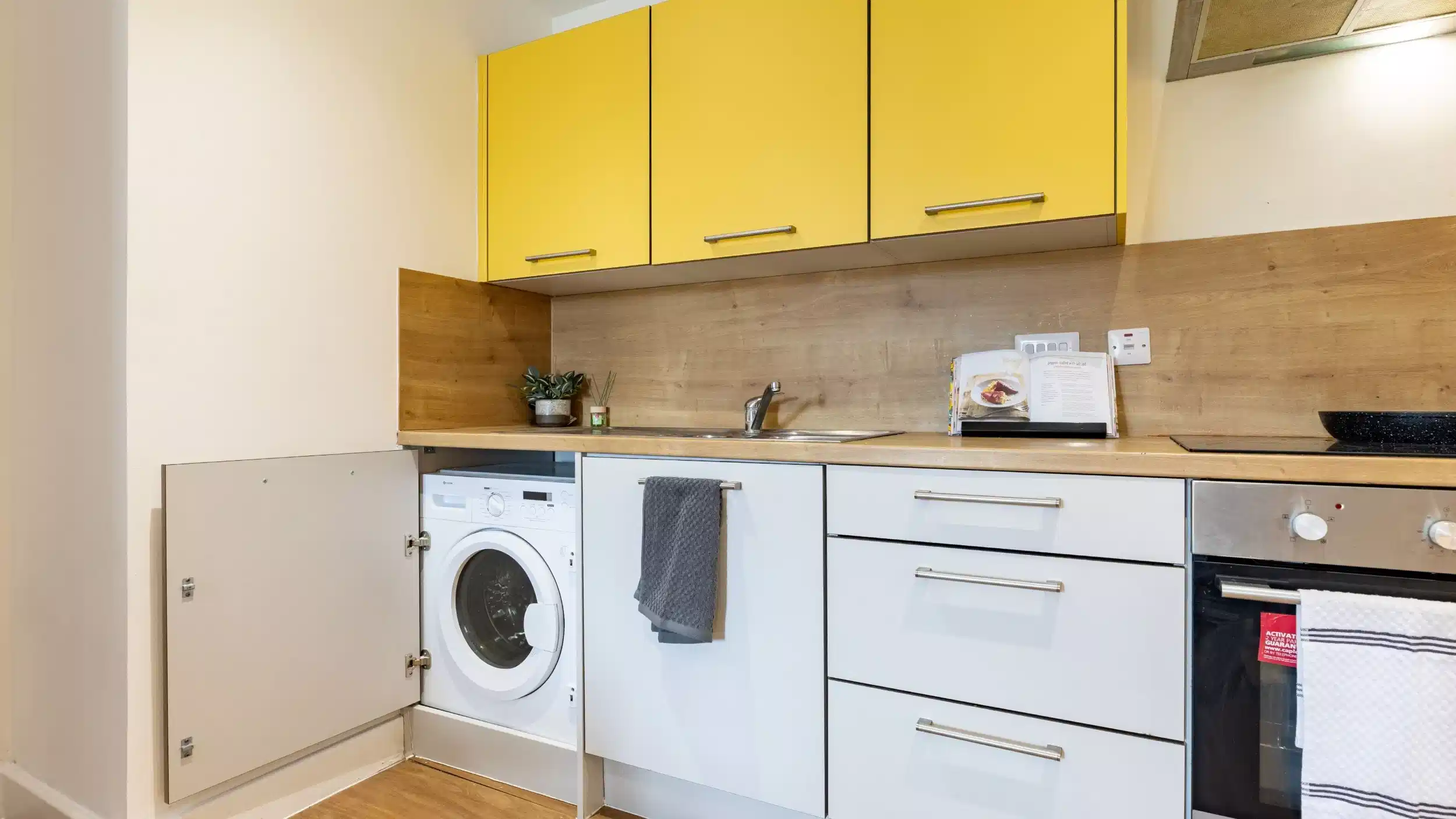 Deluxe Ensuite - Kitchen