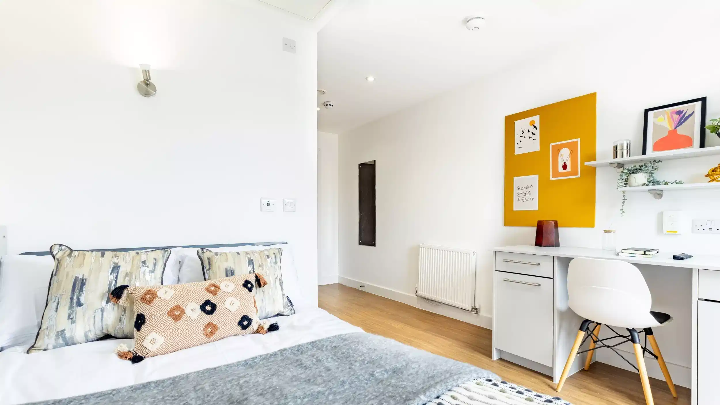 Deluxe Ensuite - Bedroom