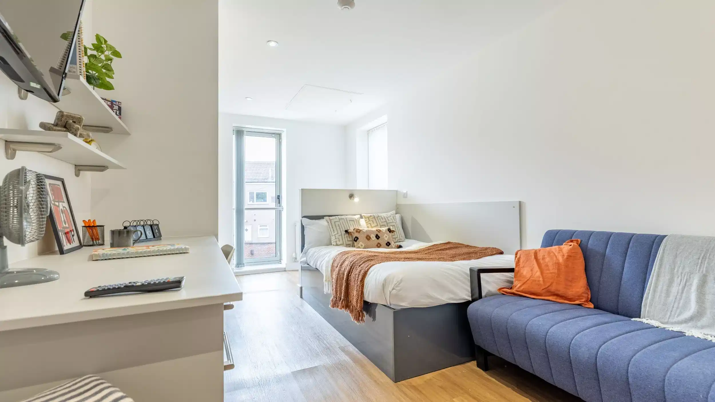 Deluxe Studio - Bedroom