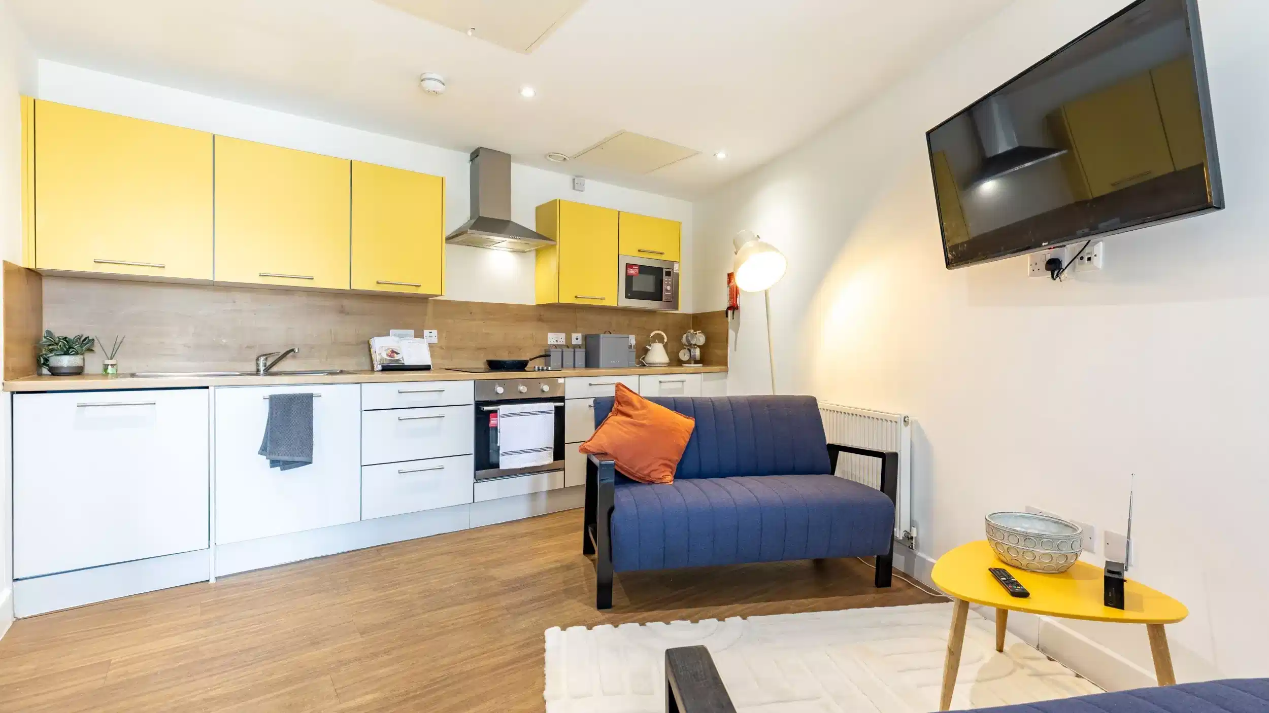 Deluxe Ensuite - Kitchen
