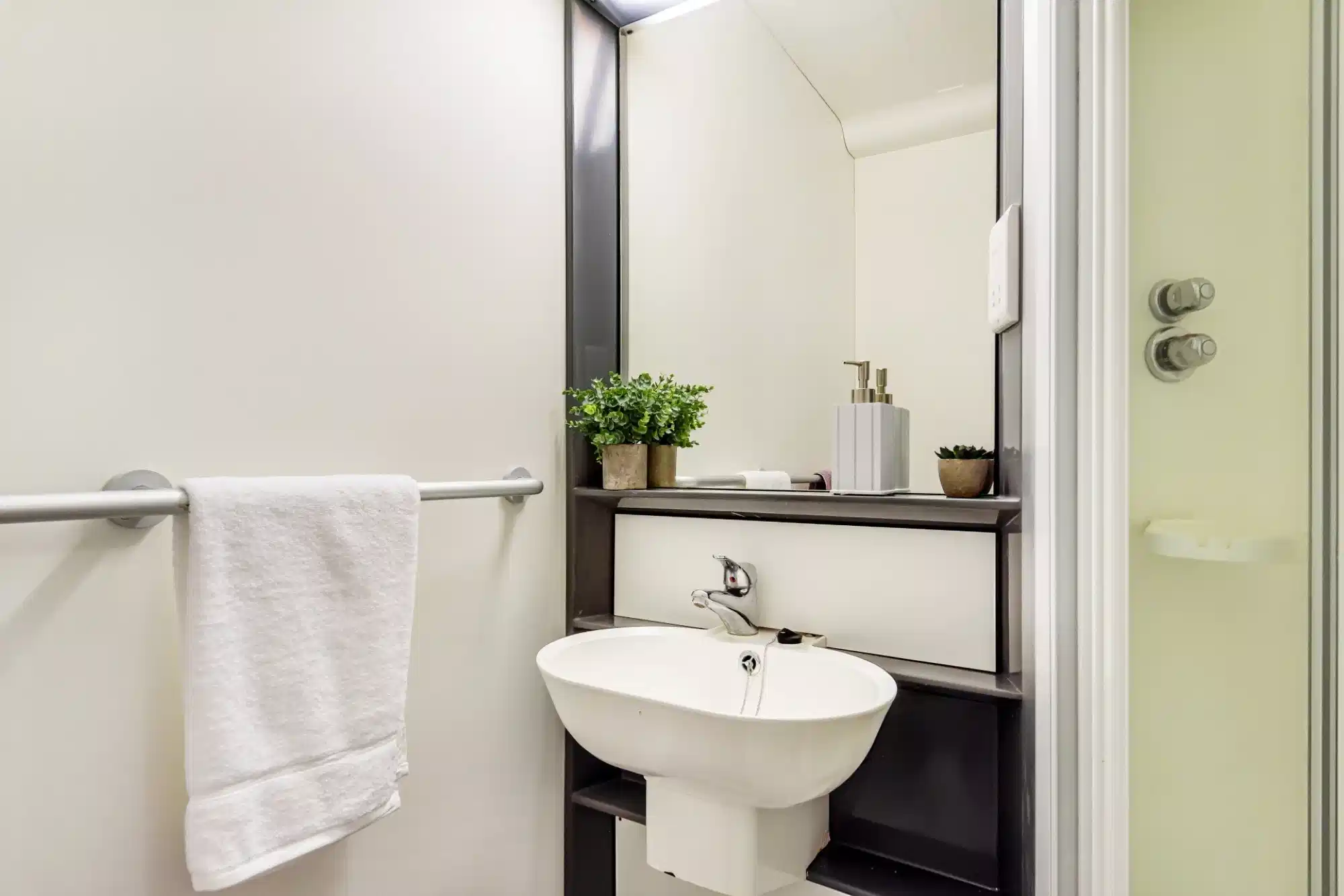 Ground Floor Five Bed Cluster - Bathroom