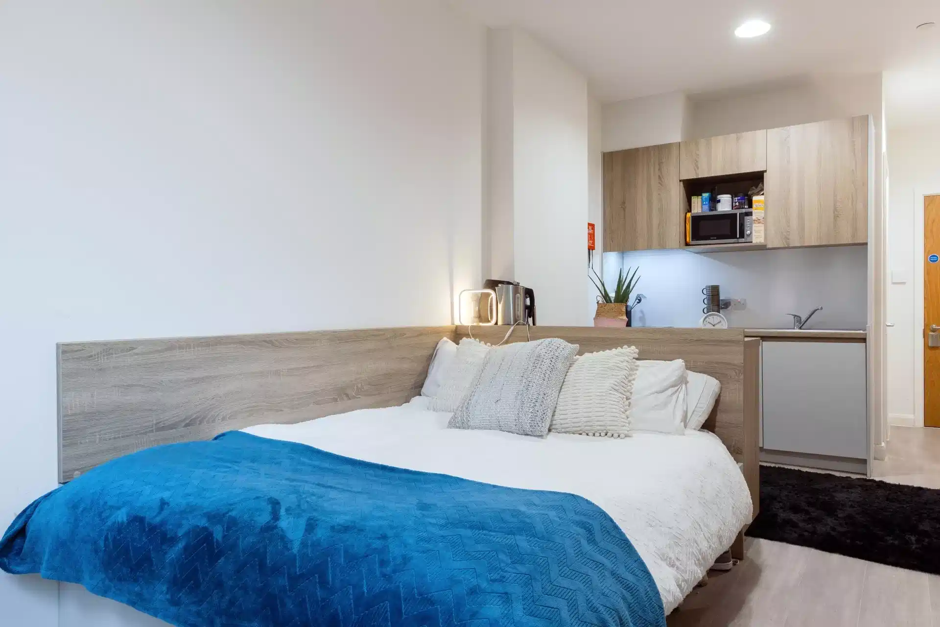 Sky Silver Studio - Bedroom