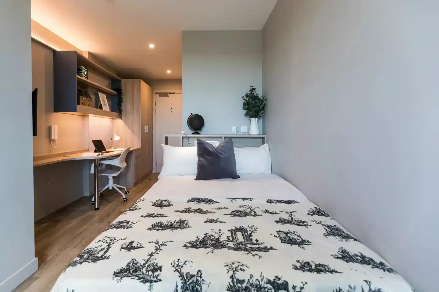 Bronze Studio - Middle - Bedroom