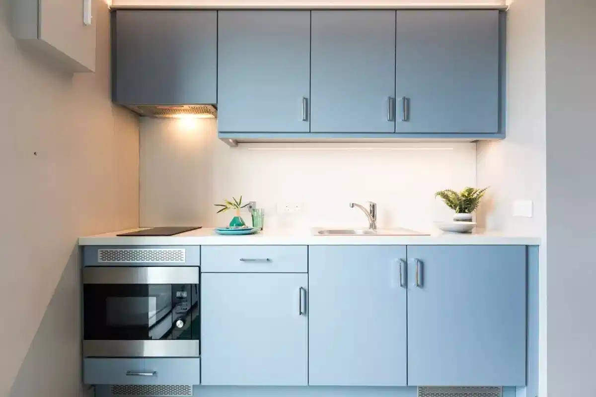 Bronze Studio - Middle - Kitchen