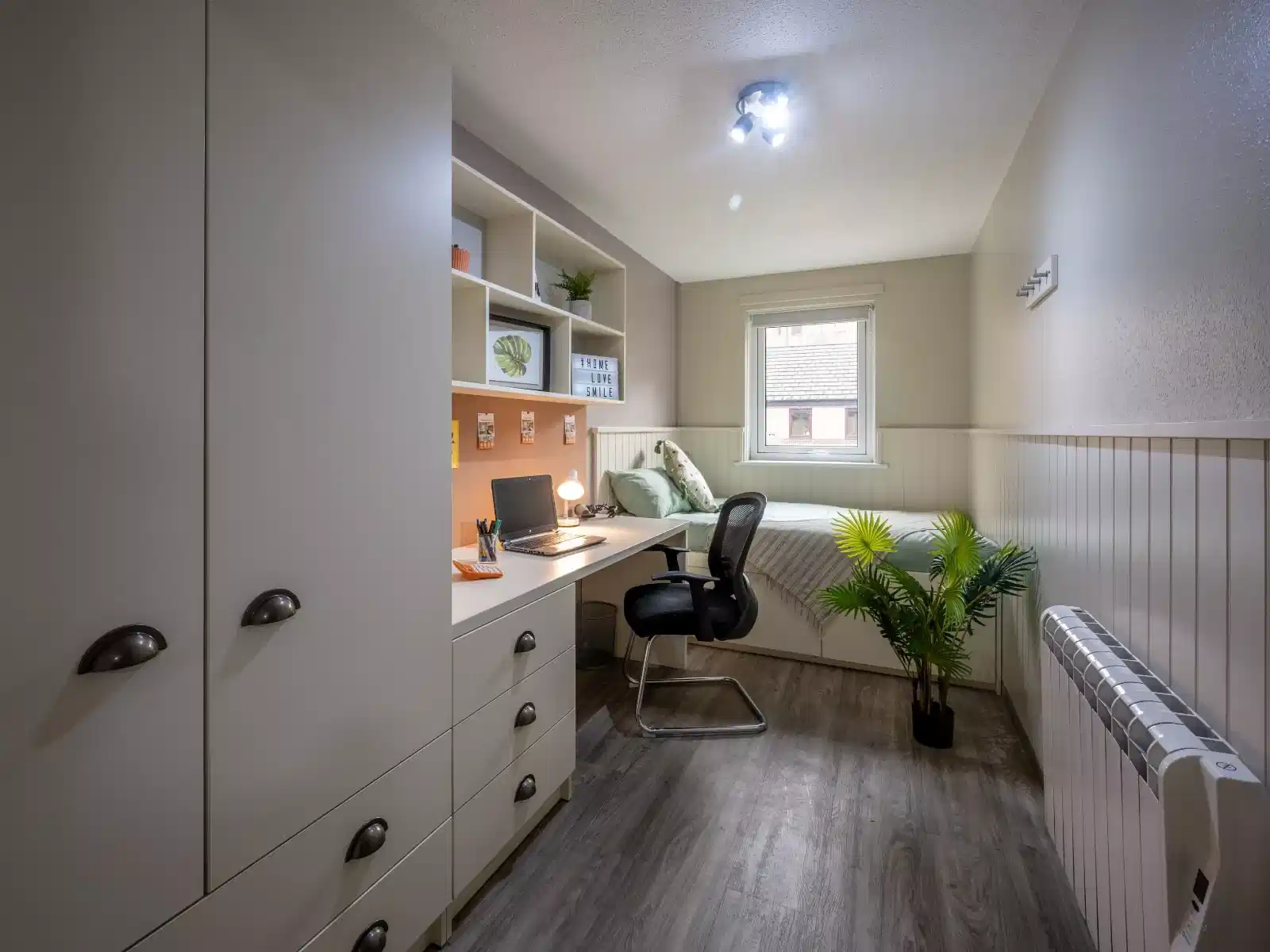 6 Bed Townhouse Standard - Bedroom