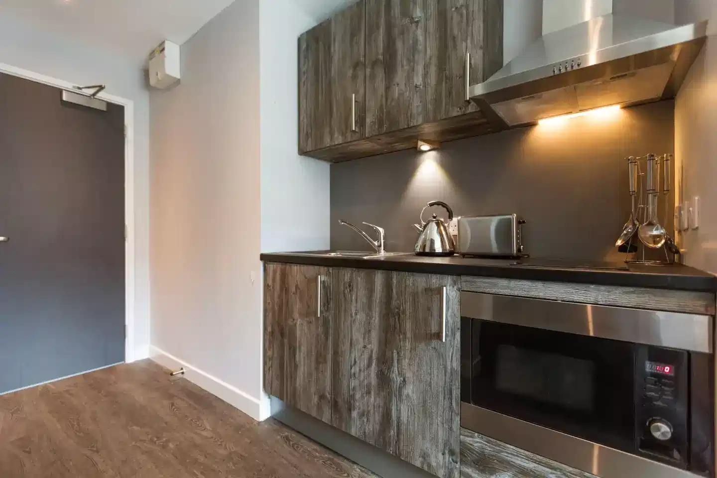Bronze Studio - Kitchen