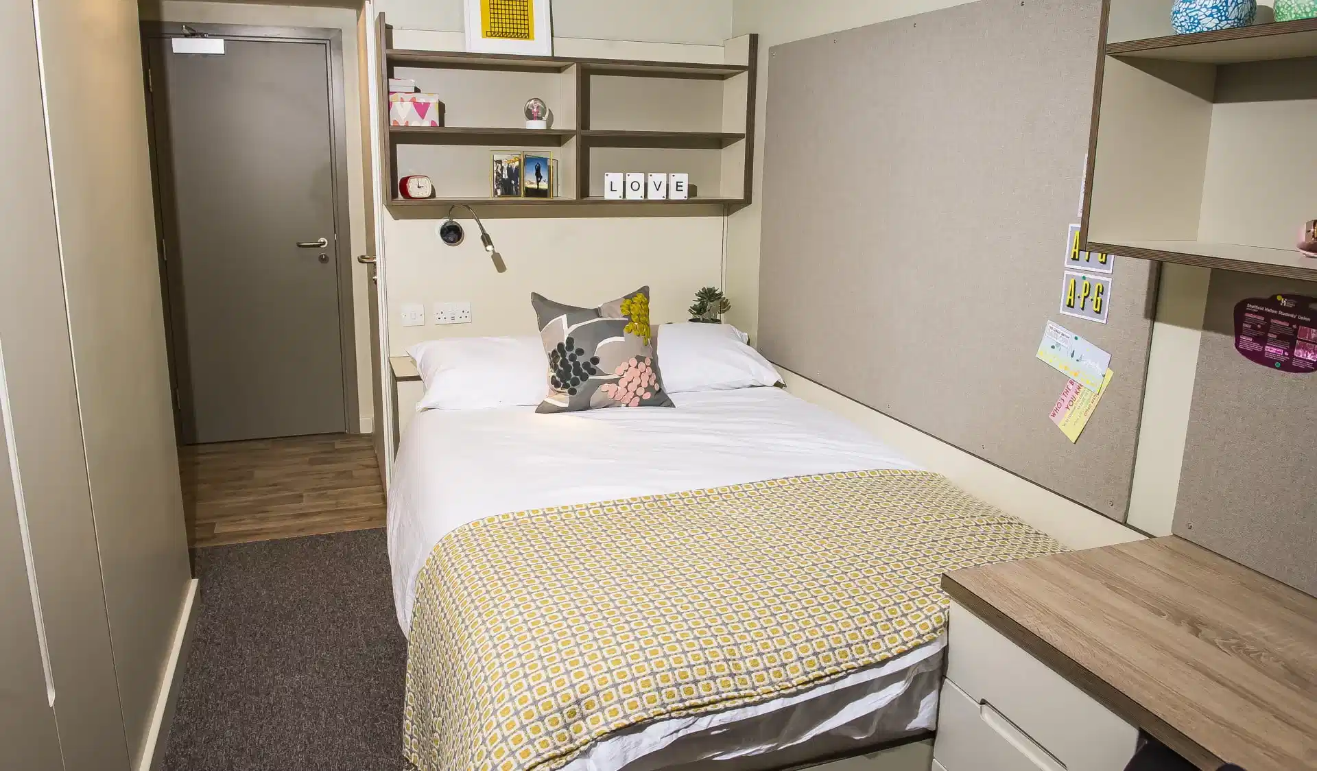 Bronze En-suite - Bedroom