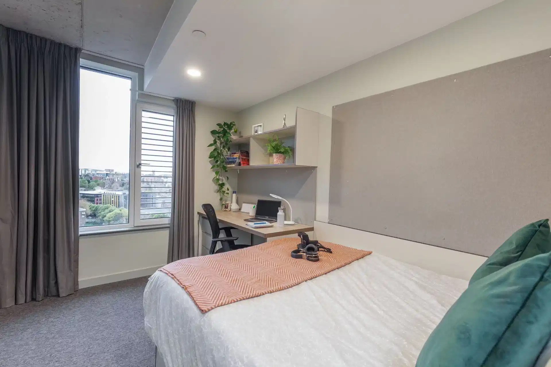Gold En-suite - Bedroom