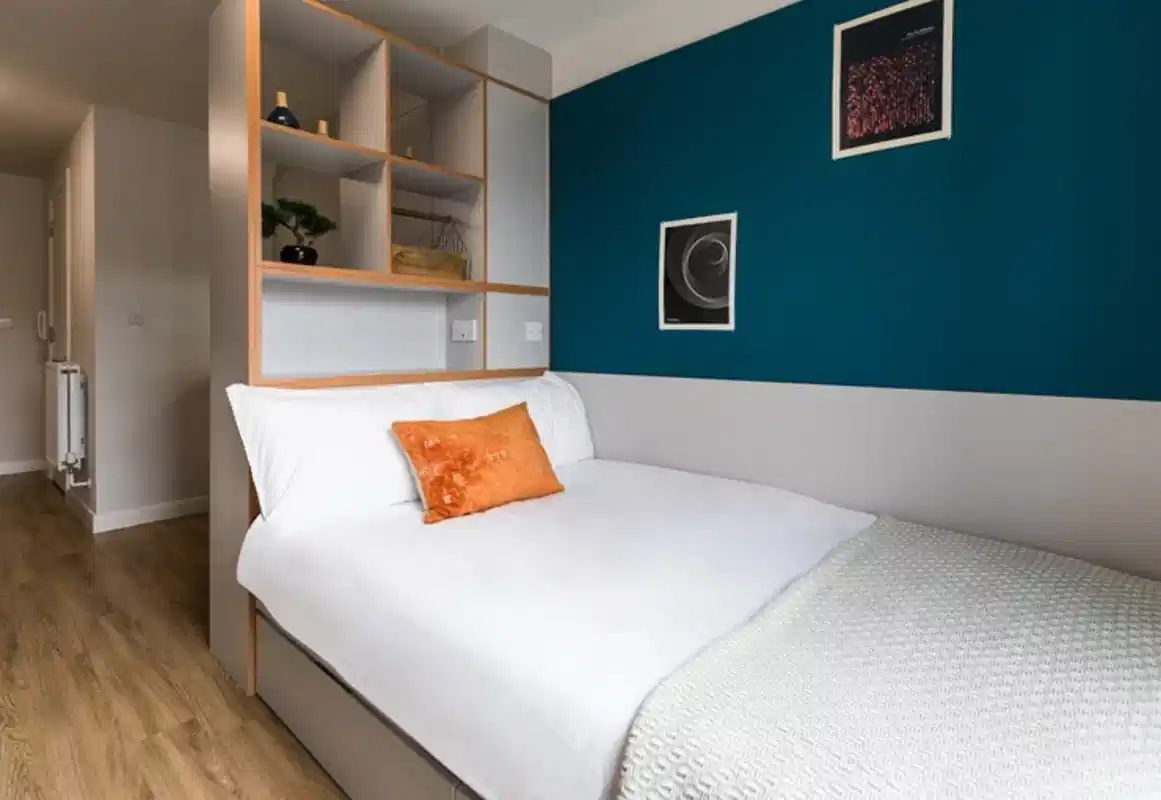 Silver Studio - Bedroom