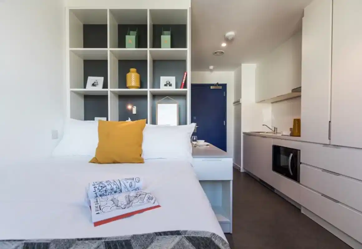 Silver Studio - Bedroom
