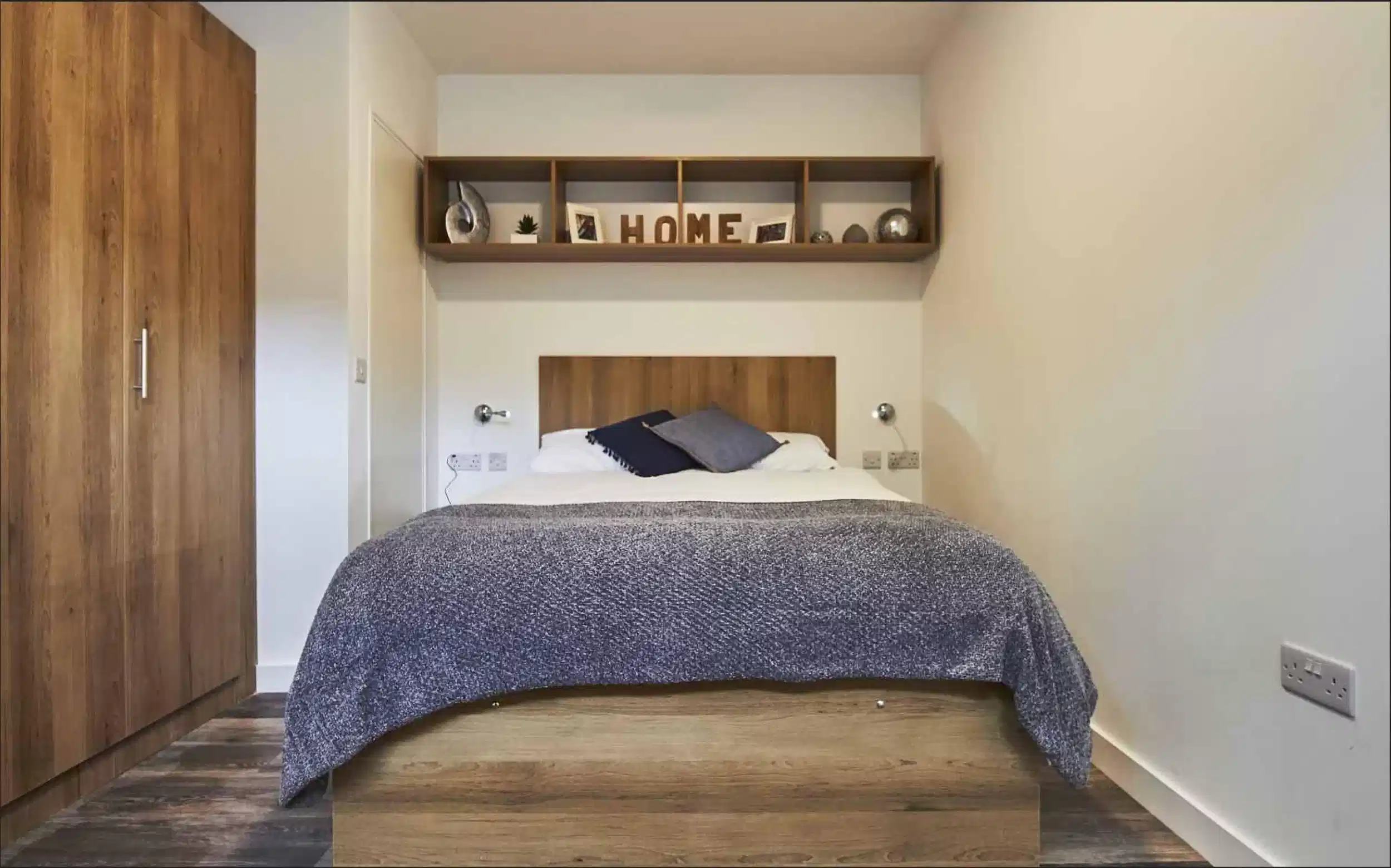 Deluxe One Bed - Bedroom