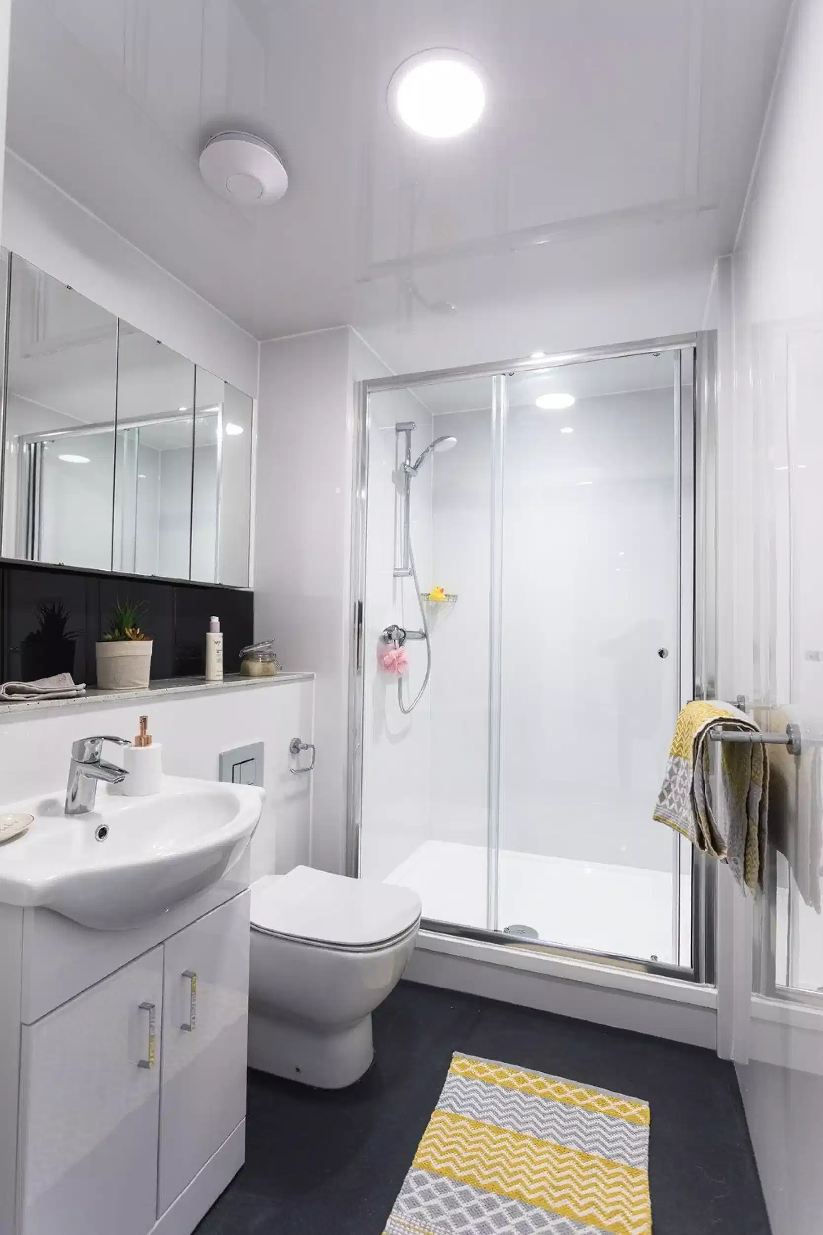 Superior One Bed - Bathroom