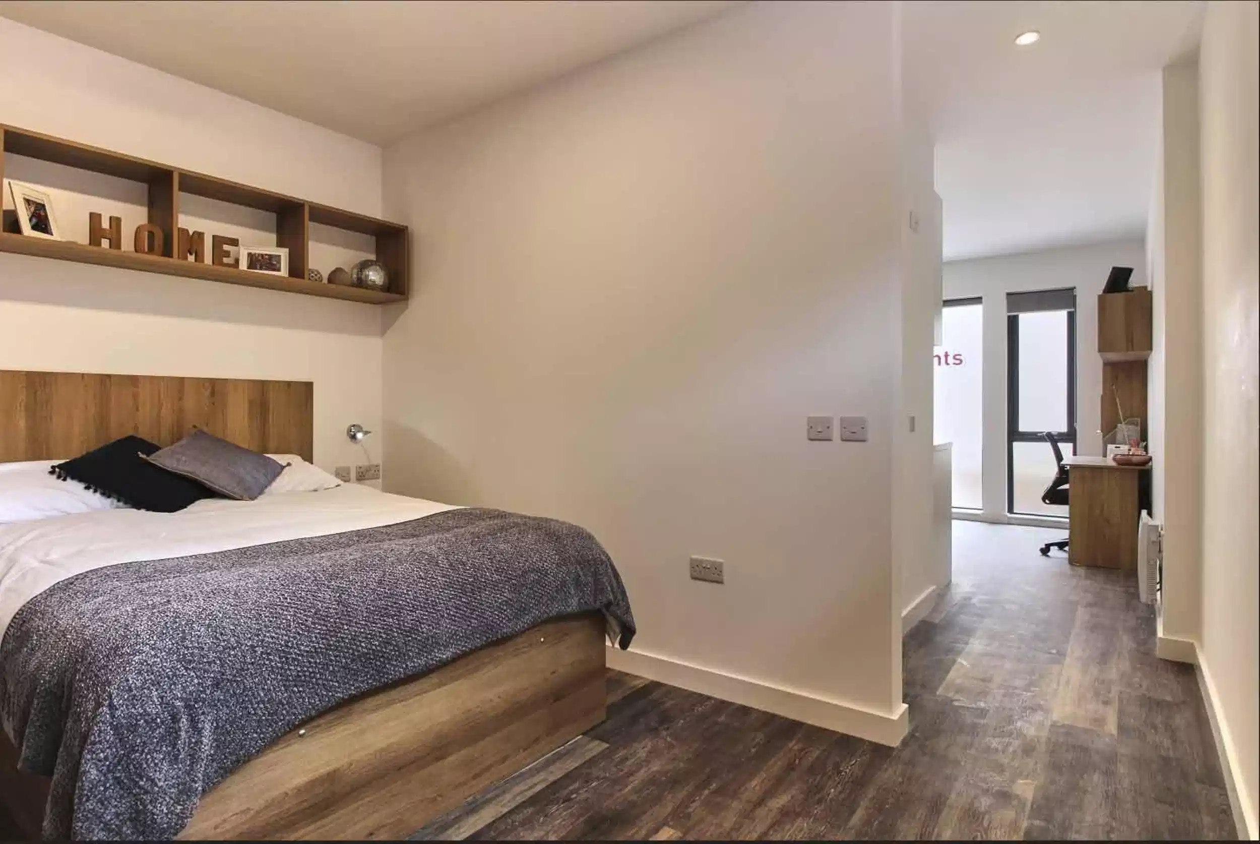 Deluxe One Bed - Bedroom