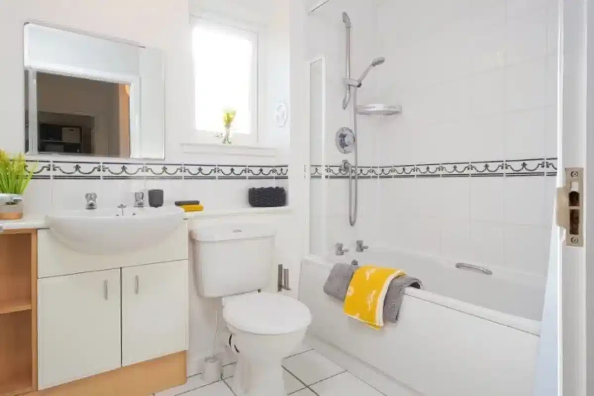 Premium – 2 Bed Maisonette With Study - Bathroom