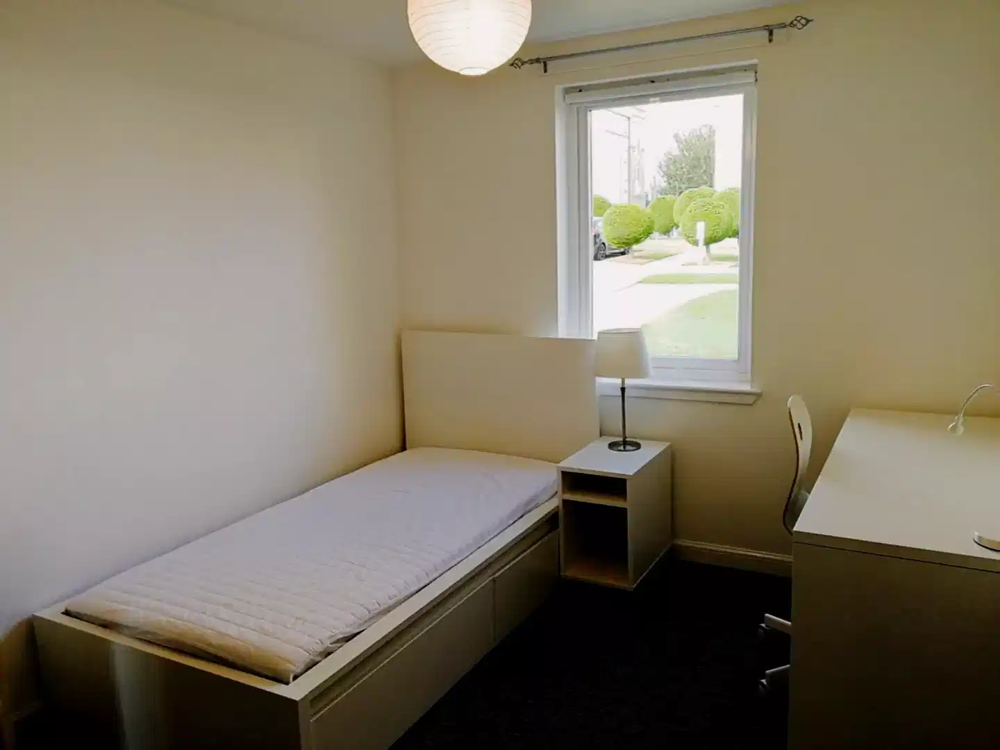 Premium - 3 Bed Flat - Bedroom
