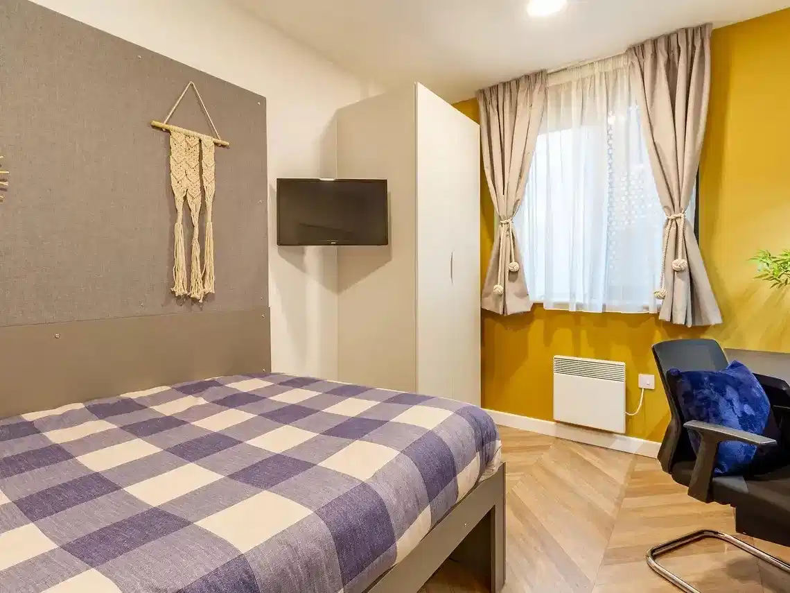 Standard - 2 Bed Flat - Bedroom