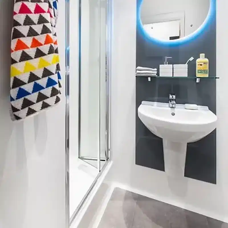 Standard - 2 Bed Flat - Bathroom