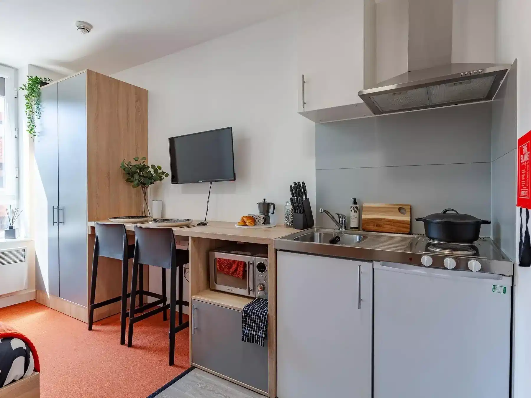 Classic Studio - Kitchen