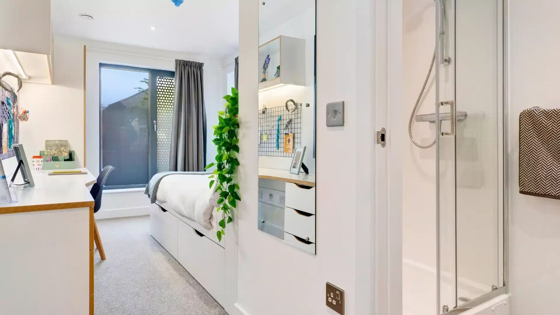 Gold En-suite - Bathroom
