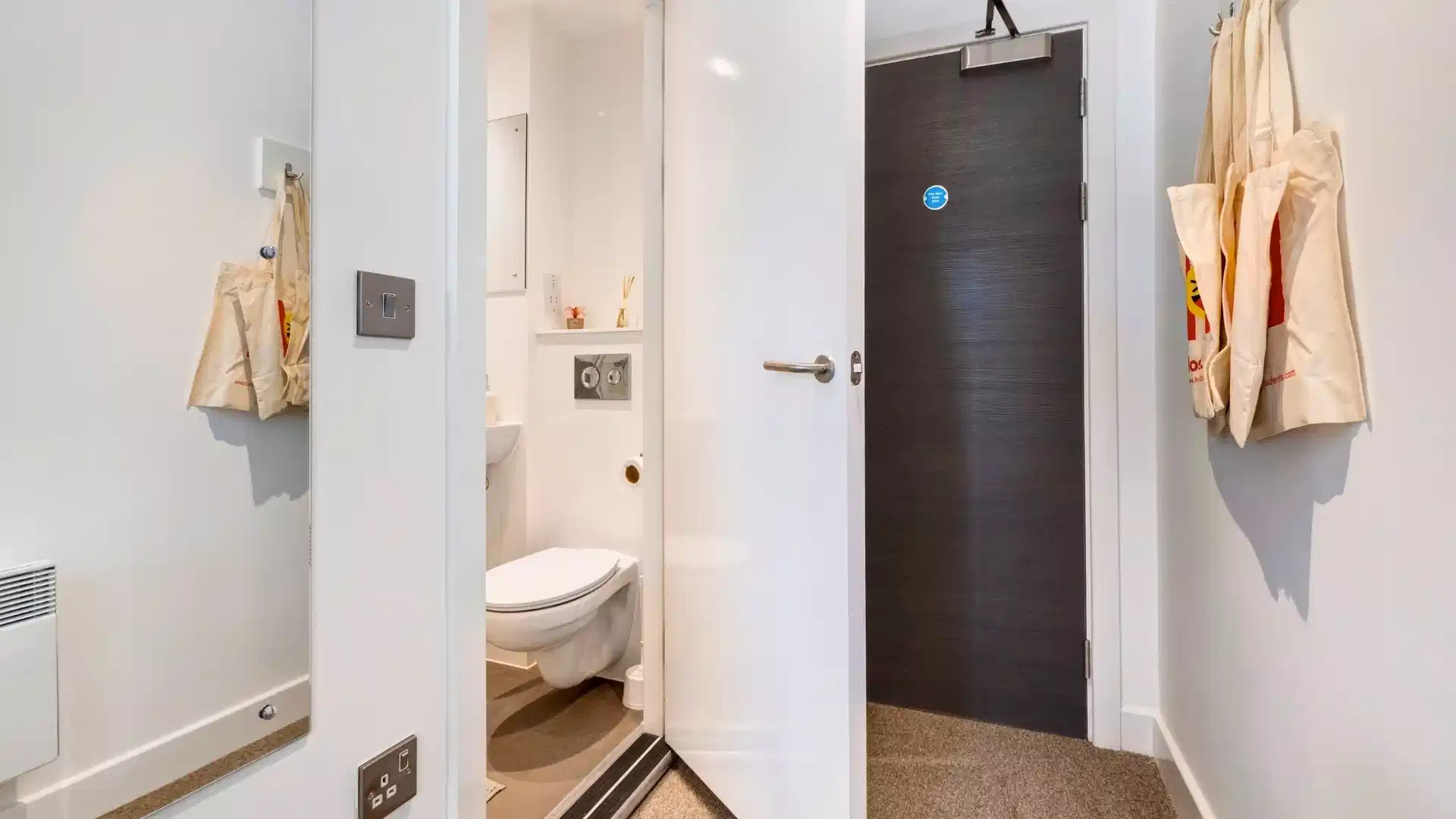 Gold En-suite - Bathroom