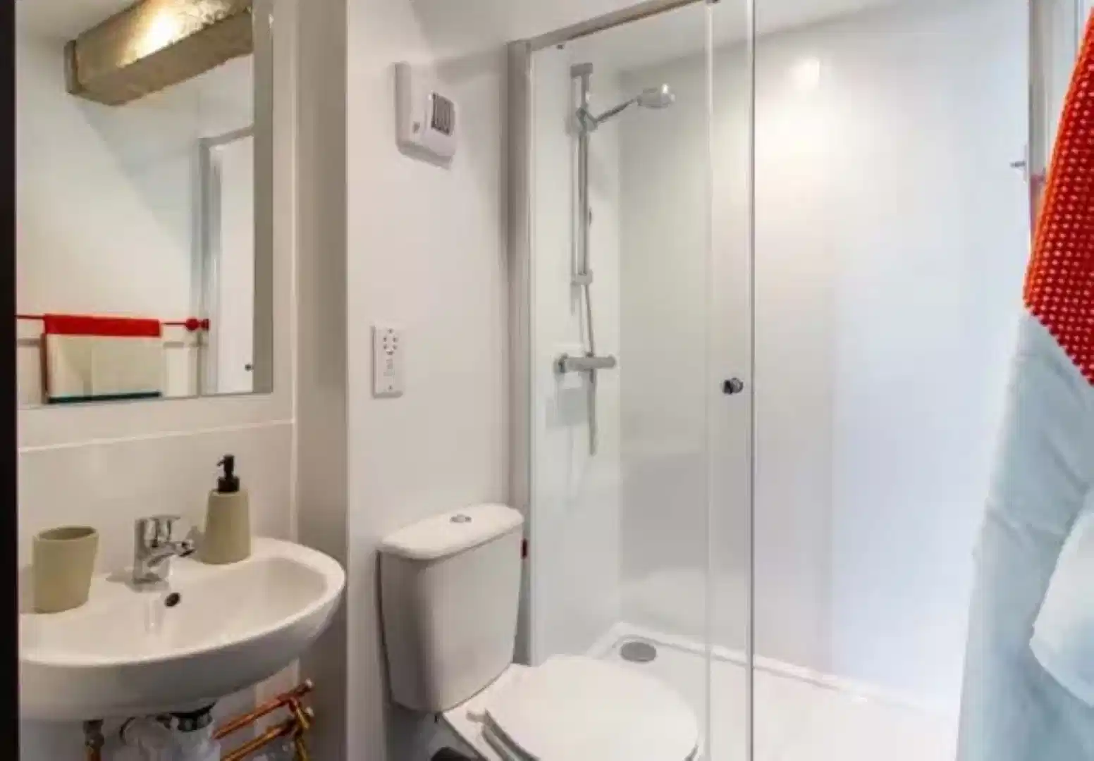 The Park Hill 2-Bed Apartment - Bathroom