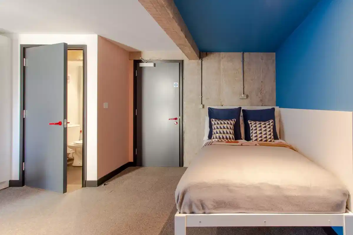 The Bigger Balcony Room - Bedroom