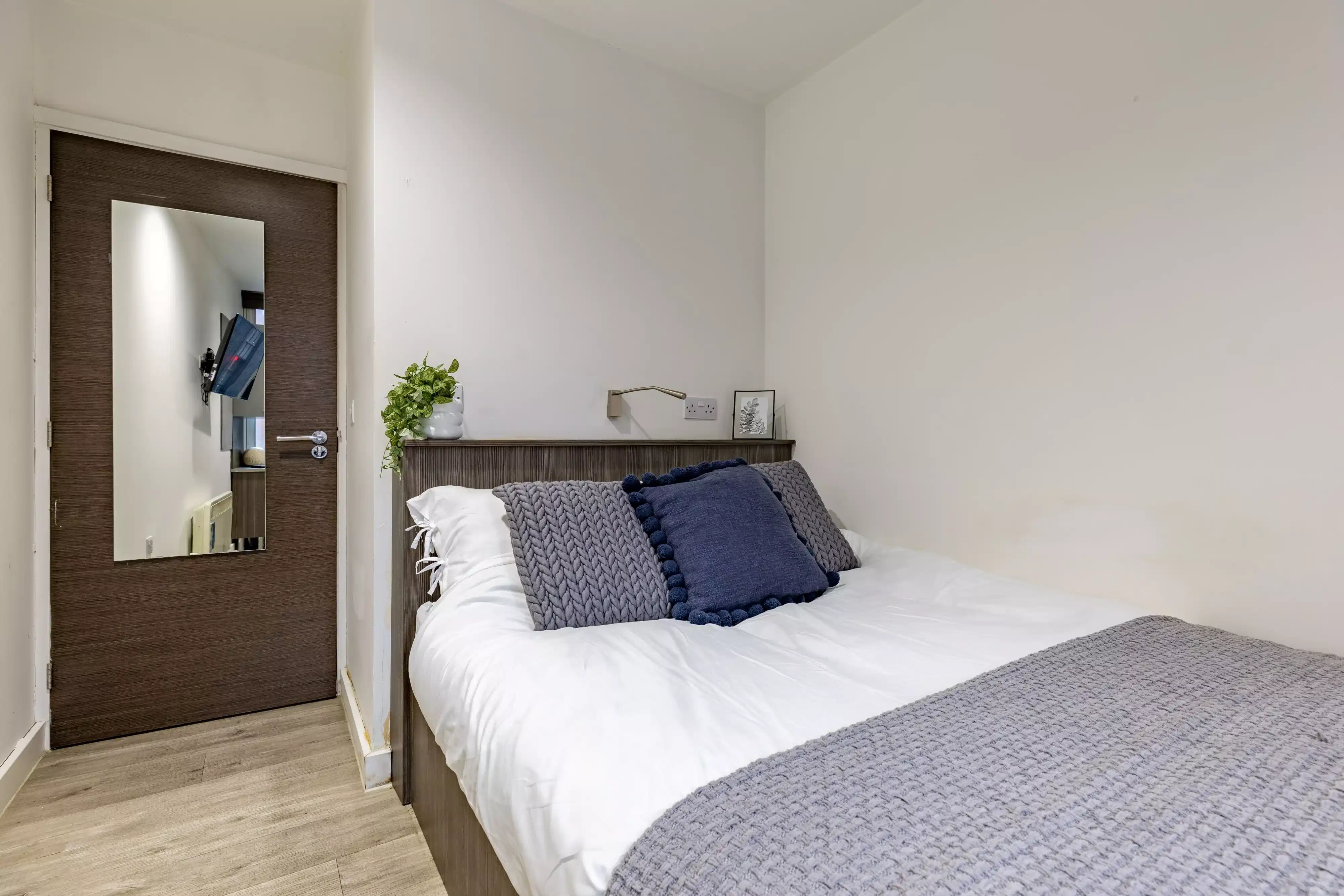Premium 2 Bed Apartment - Bedroom