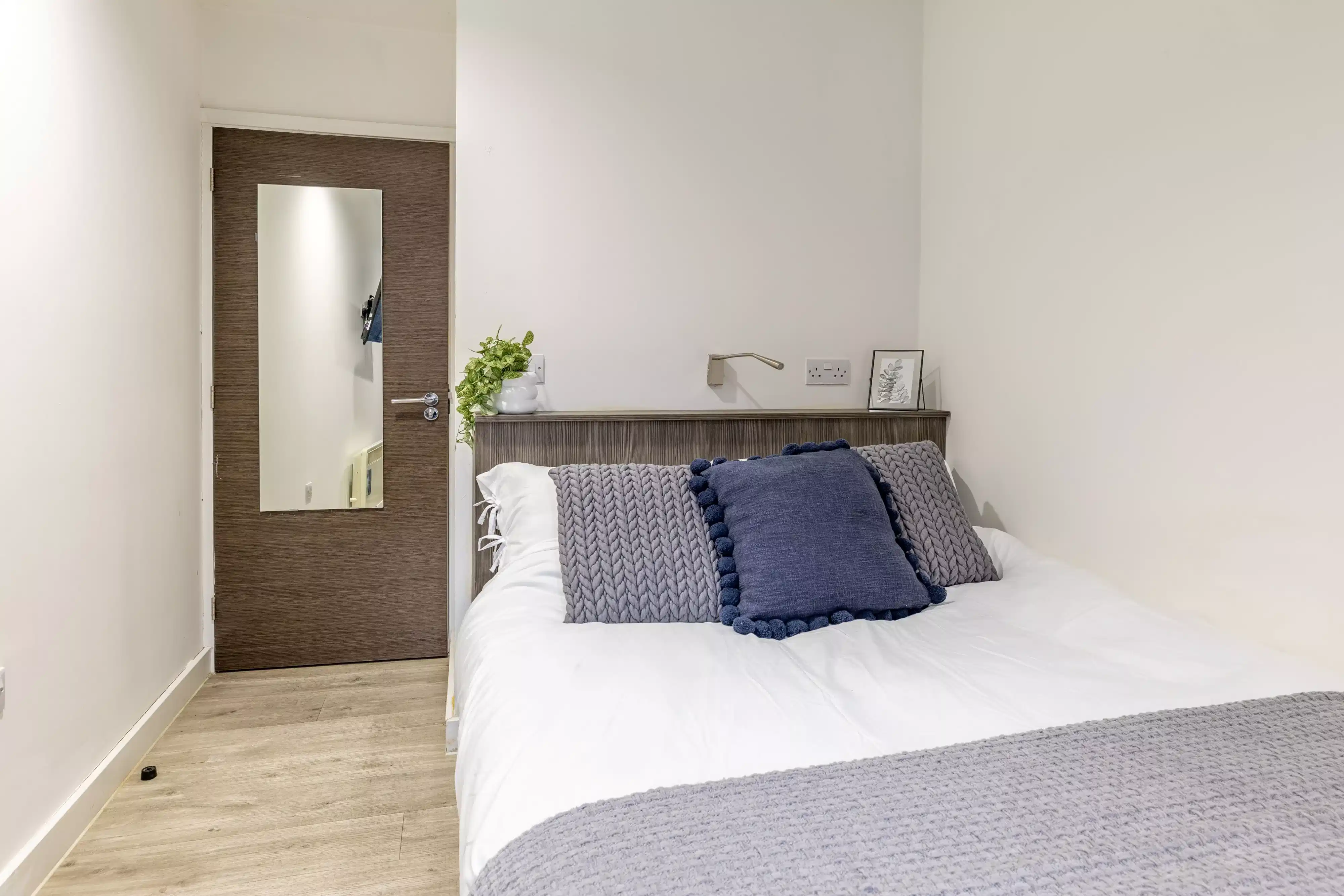 Premium 2 Bed Apartment - Bedroom