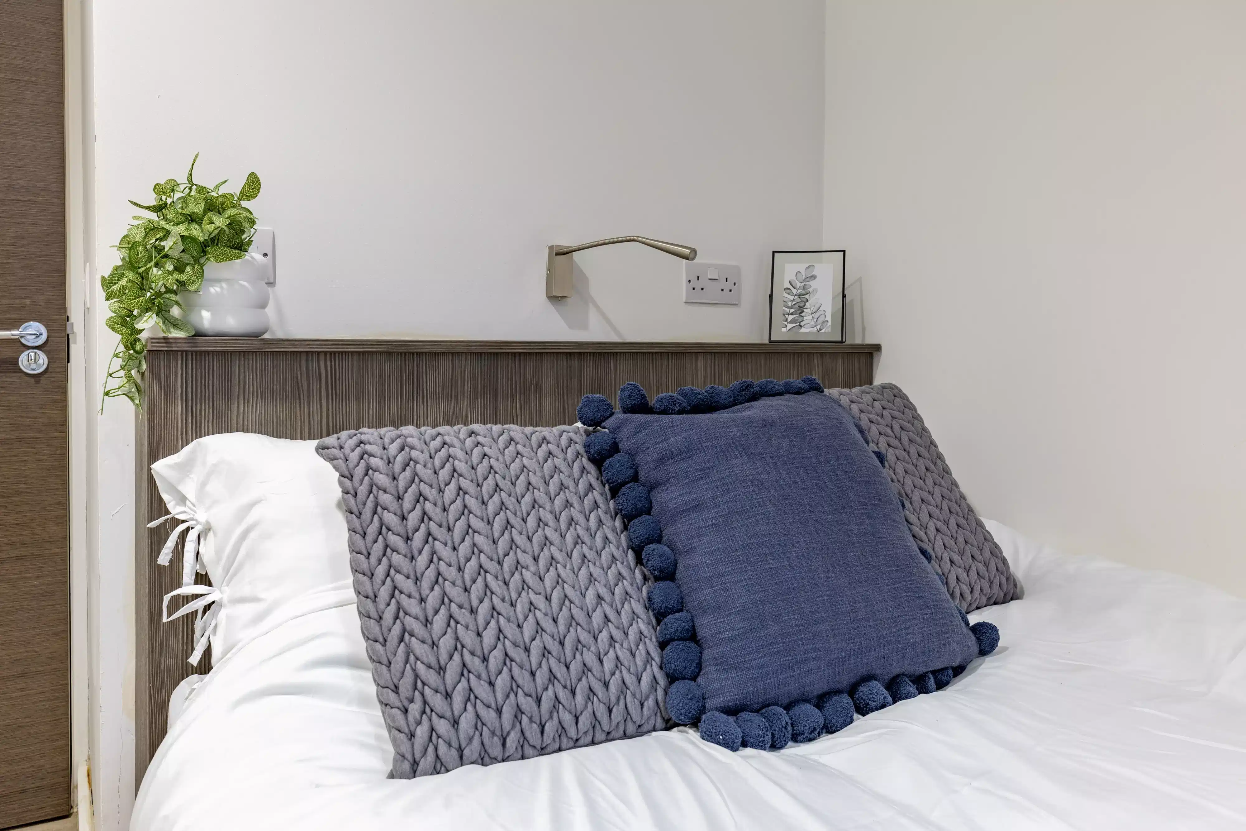 Premium 2 Bed Apartment - Bedroom