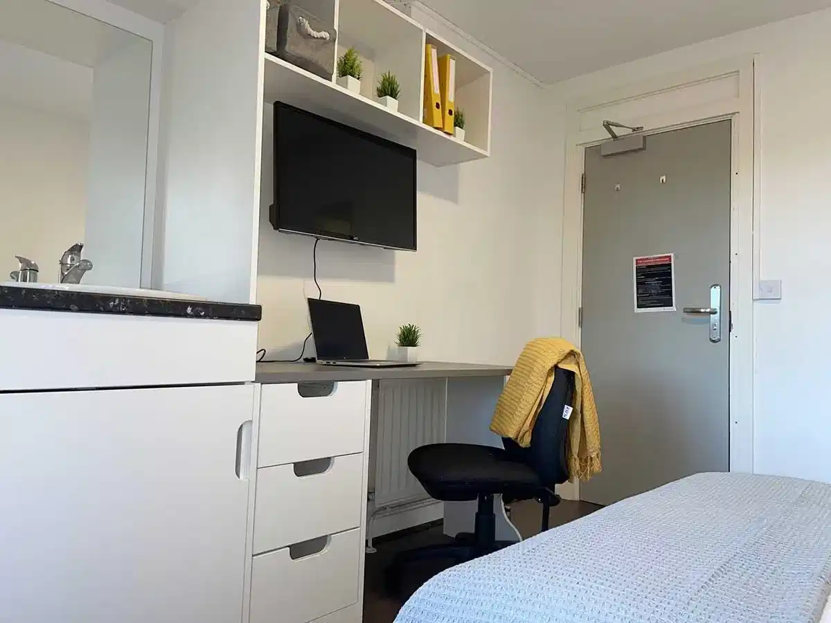 Classic Non-Ensuite - Bedroom