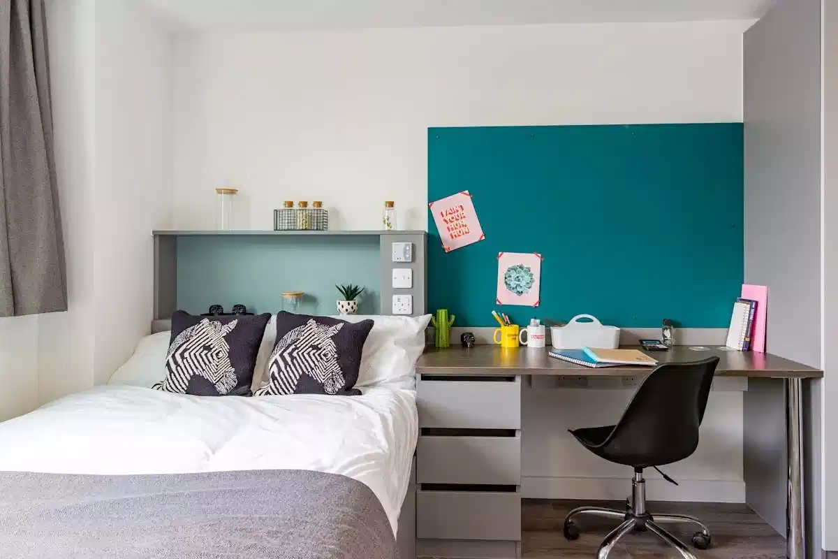 Accessible Silver Studio - Bedroom