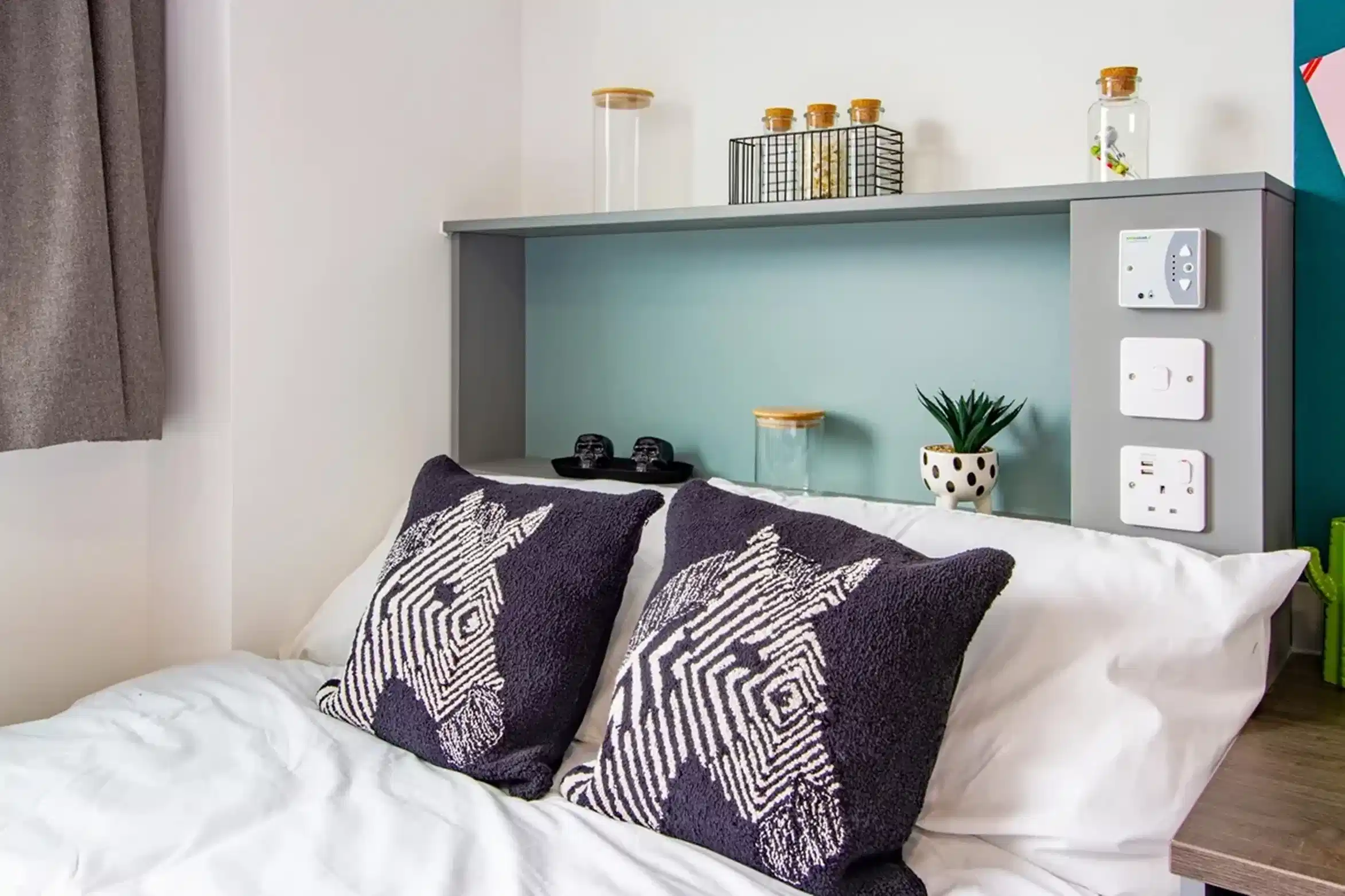 Accessible Silver Studio - Bedroom