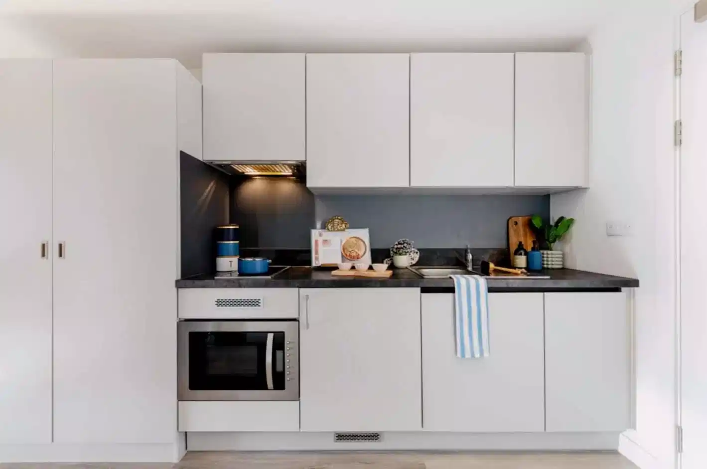  Exec Studio - Kitchen