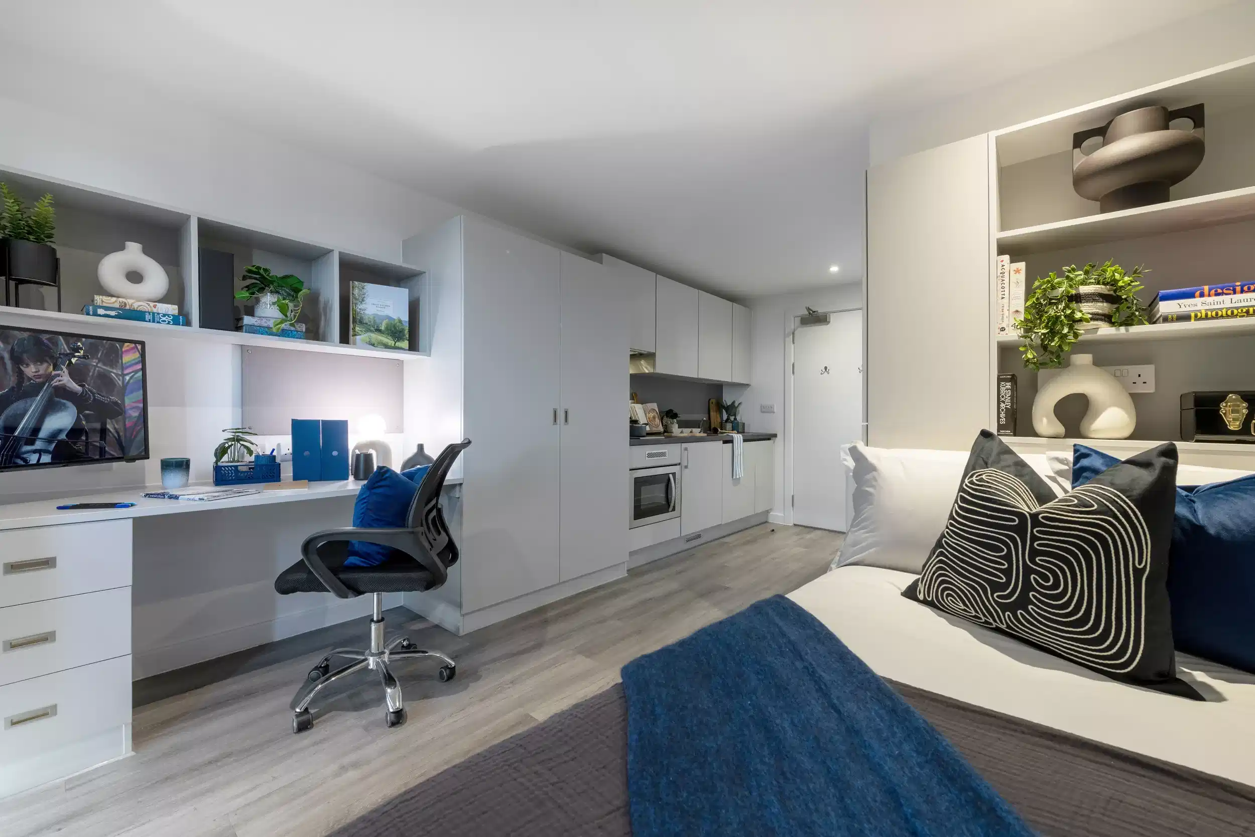 Luxe Studio - Bedroom