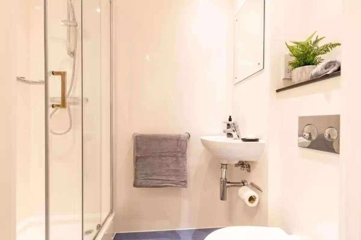 Premium One Bed Flat - Bathroom