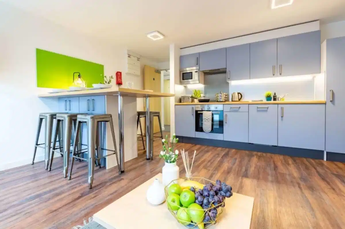 Deluxe Ensuite - Kitchen