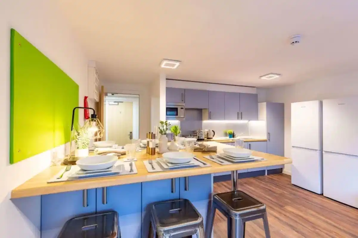 Deluxe Ensuite - Kitchen