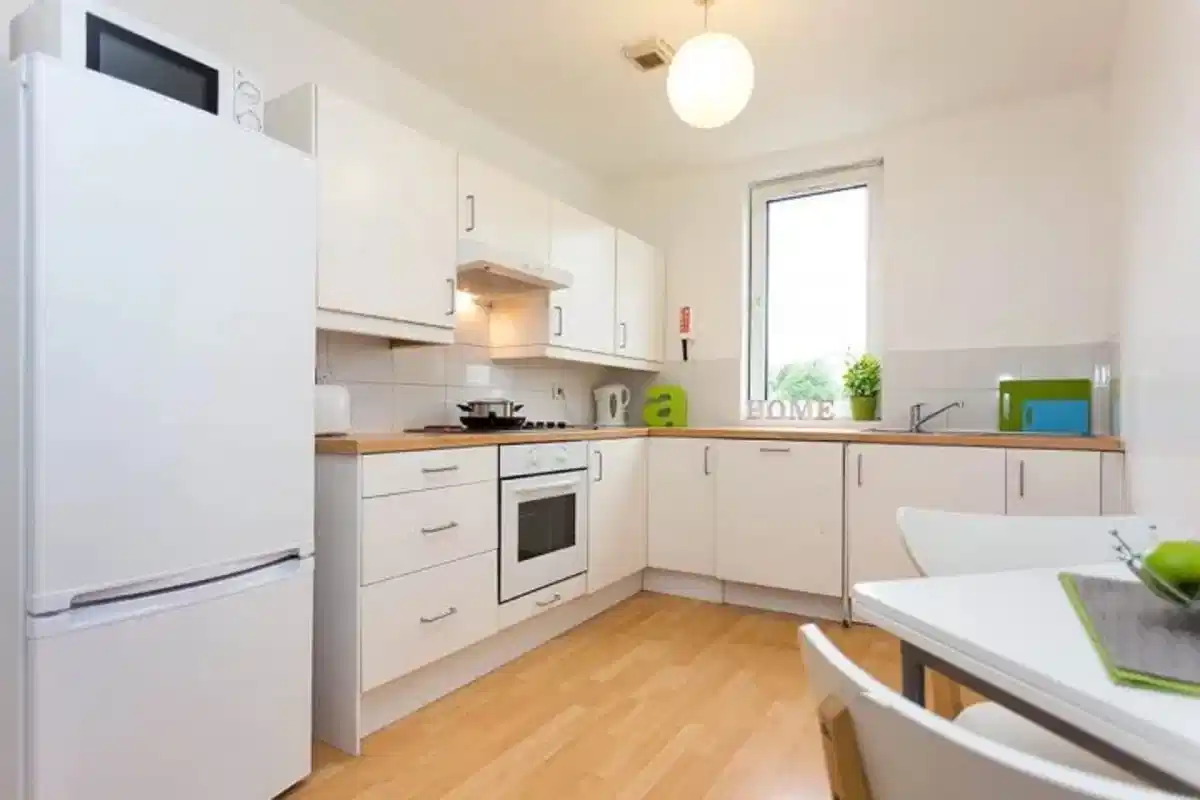 Standard - 2 Bed Flat - Kitchen