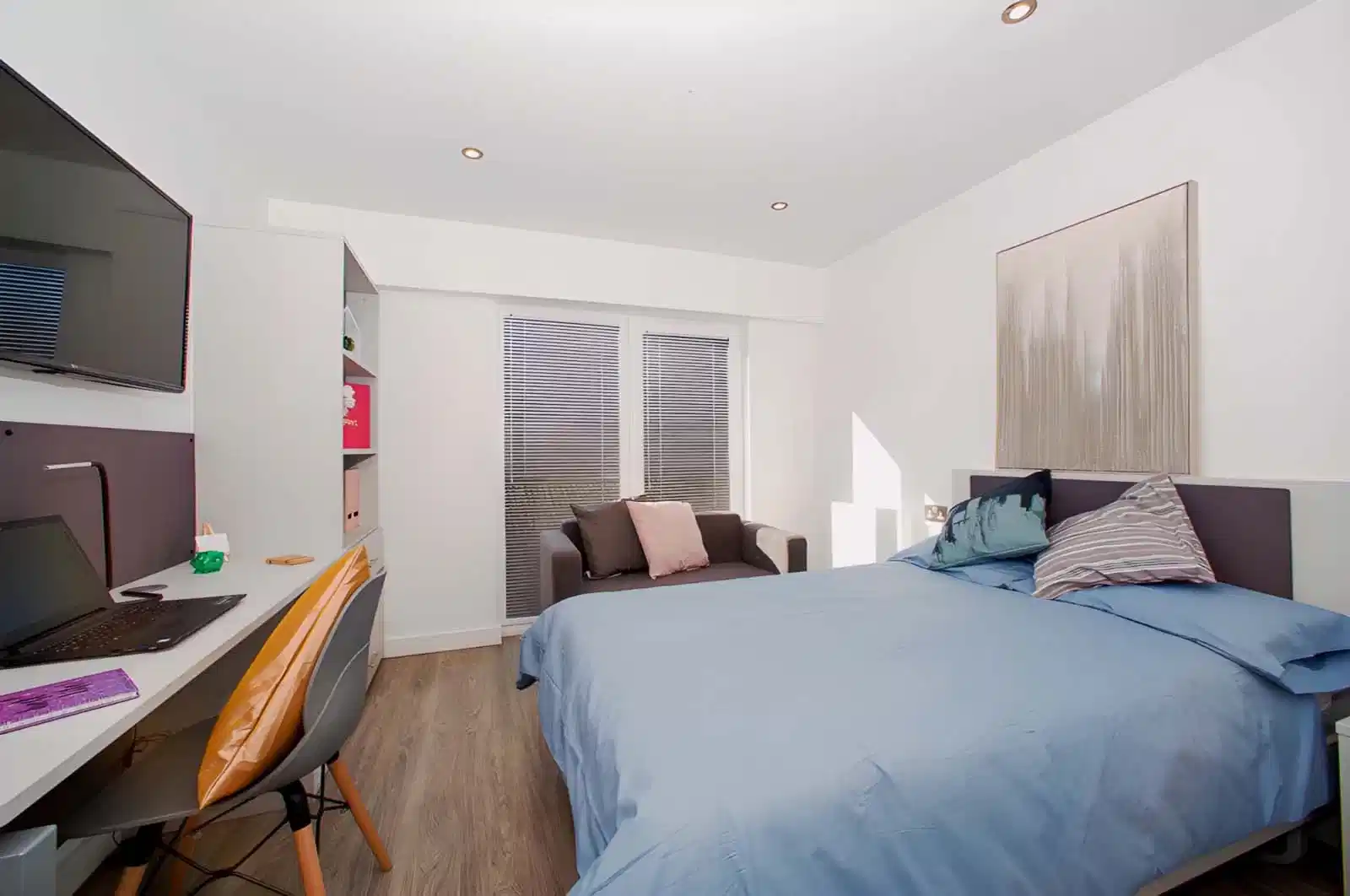 Bronze Studio - Bedroom