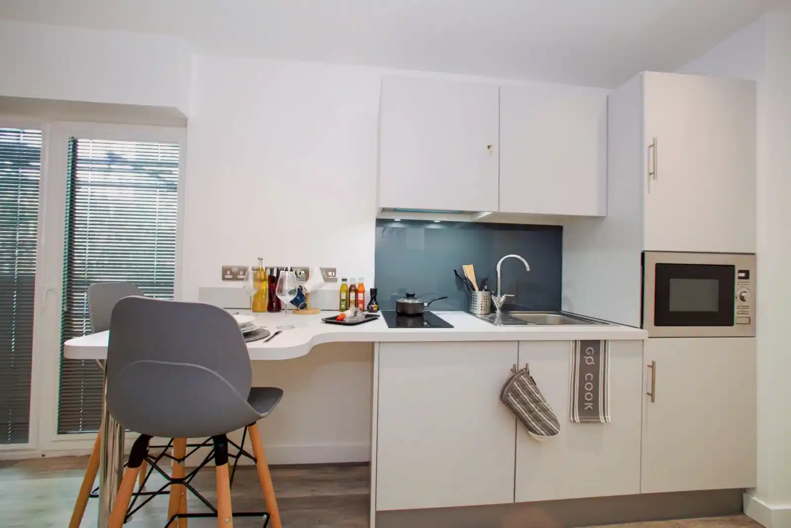 Silver Plus Balcony Studio - Kitchen