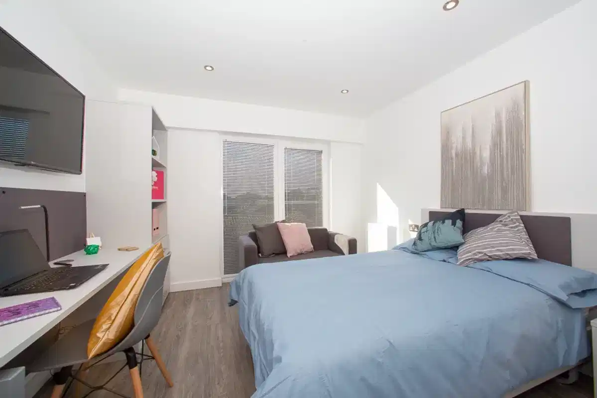 Bronze Plus Studio  - Bedroom