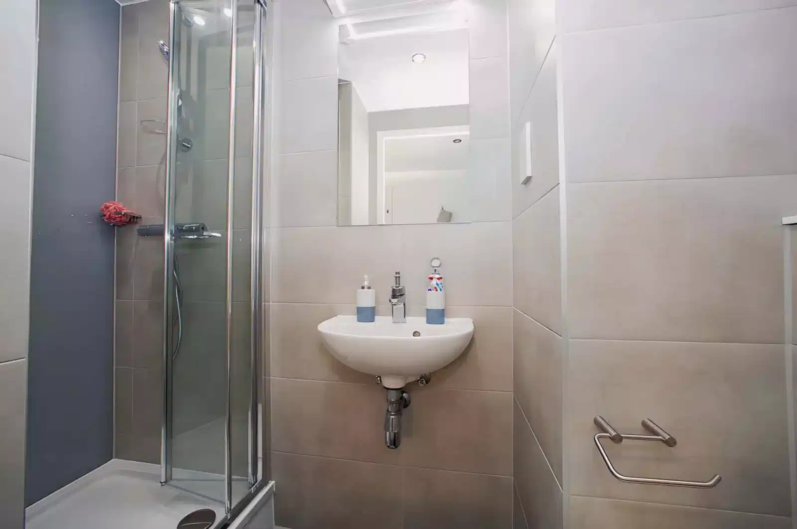 Bronze Studio - Bathroom
