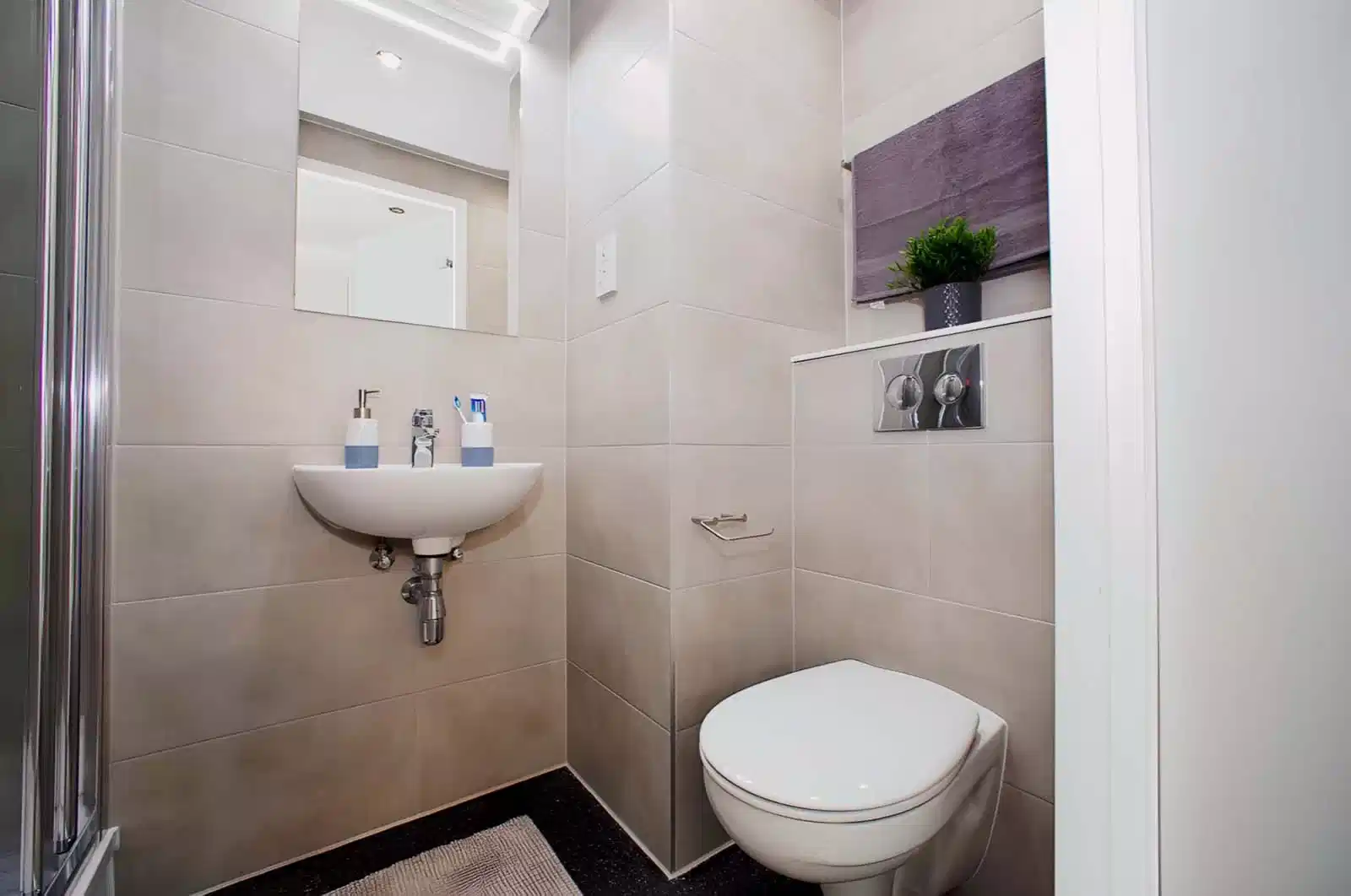 Bronze Studio - Bathroom