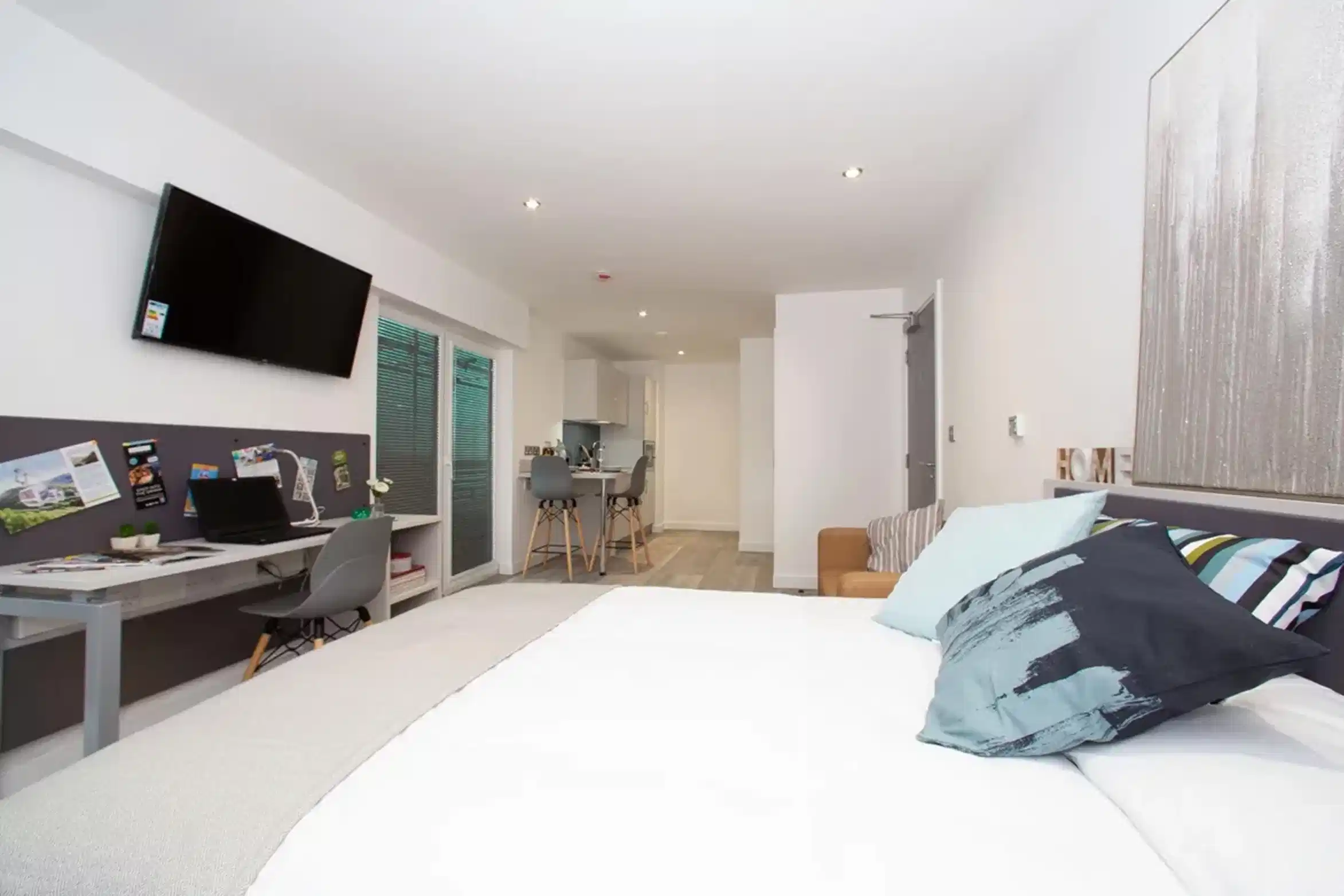 Silver Plus Balcony Studio - Bedroom