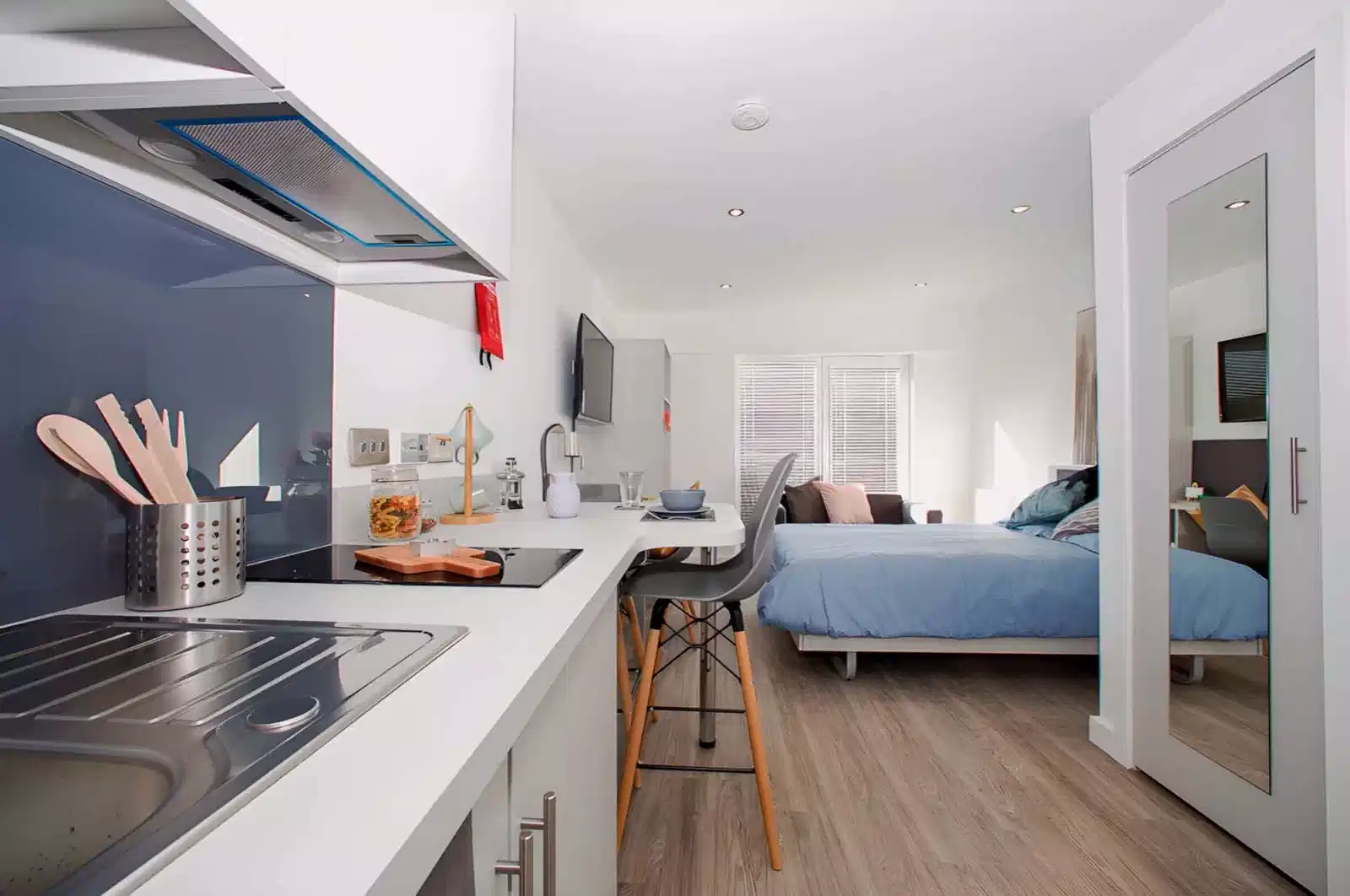 Bronze Studio - Bedroom