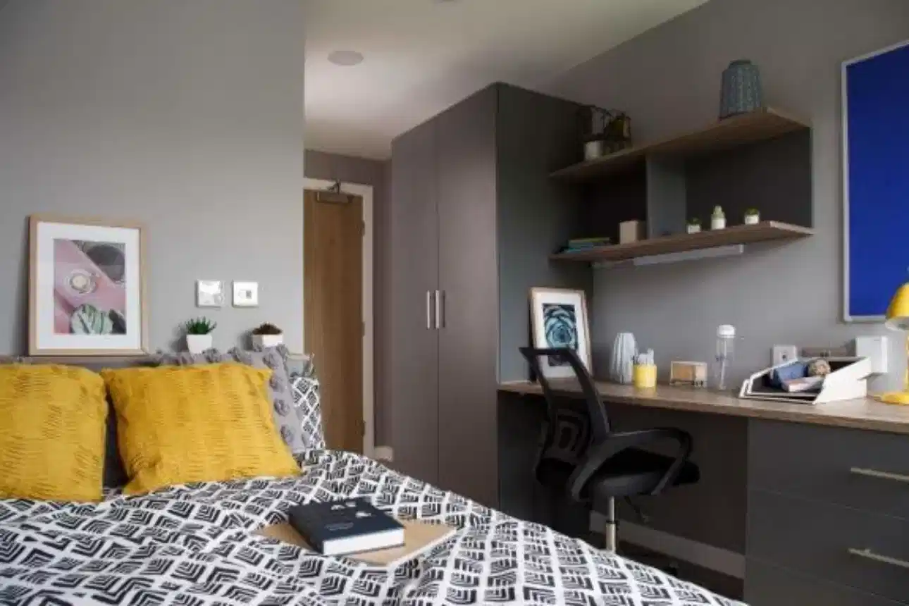 6 Bed Standard Ensuite - Bedroom