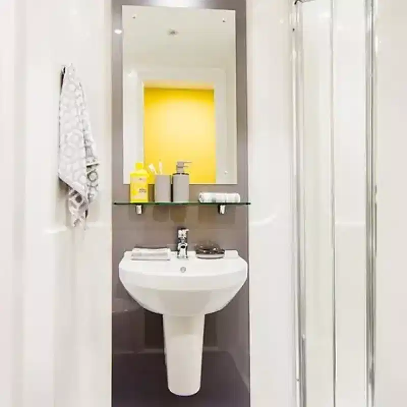 Deluxe Studio - Bathroom