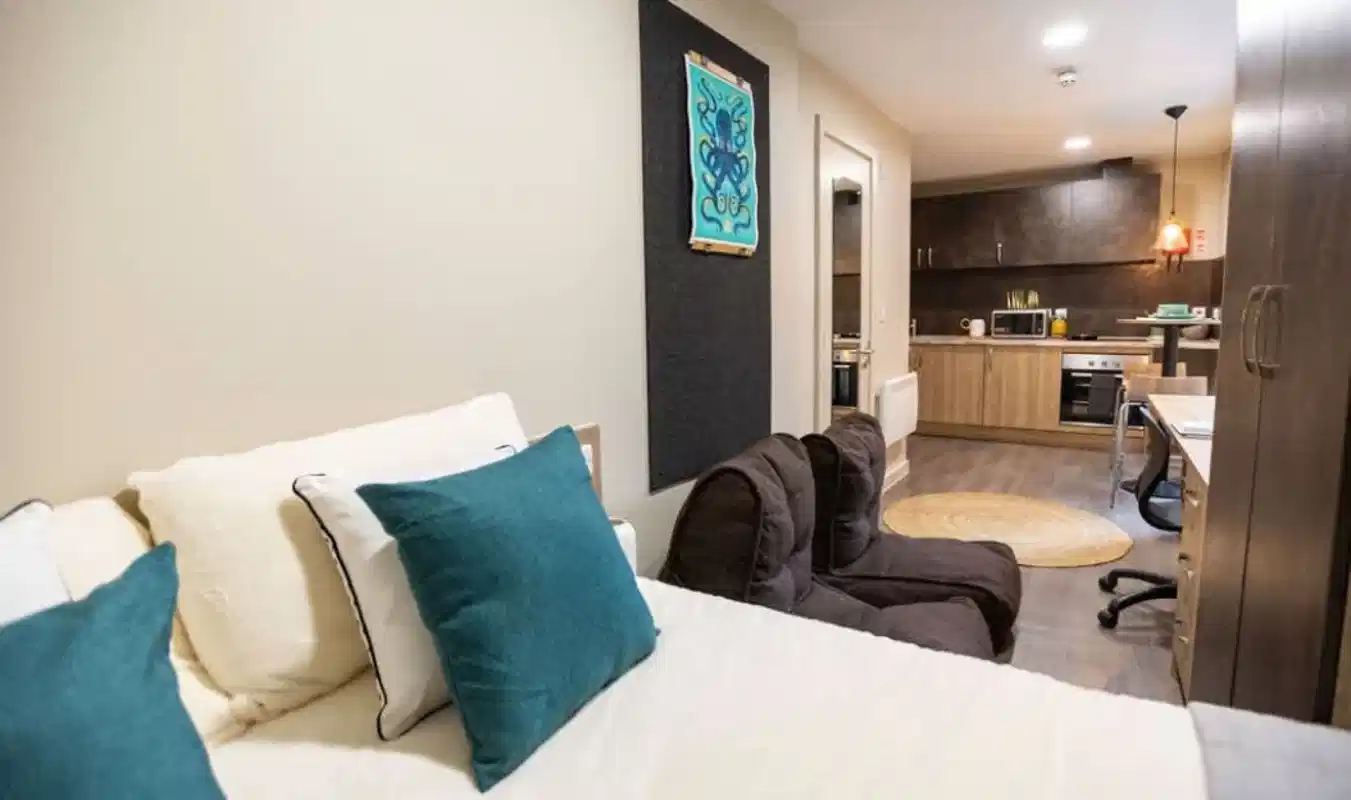 Corner Studio - Bedroom
